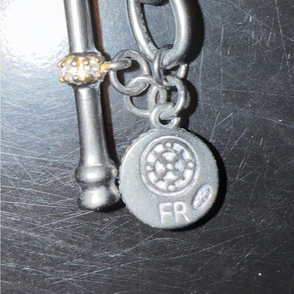 Chic Silver Chain Bracelet with Textured Accents - Picture 5 of 5